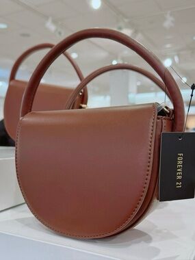 Forever 21 Faux Leather Cognac Half Moon Crossbody Saddle Purse 6”x7”x2.5” EUC